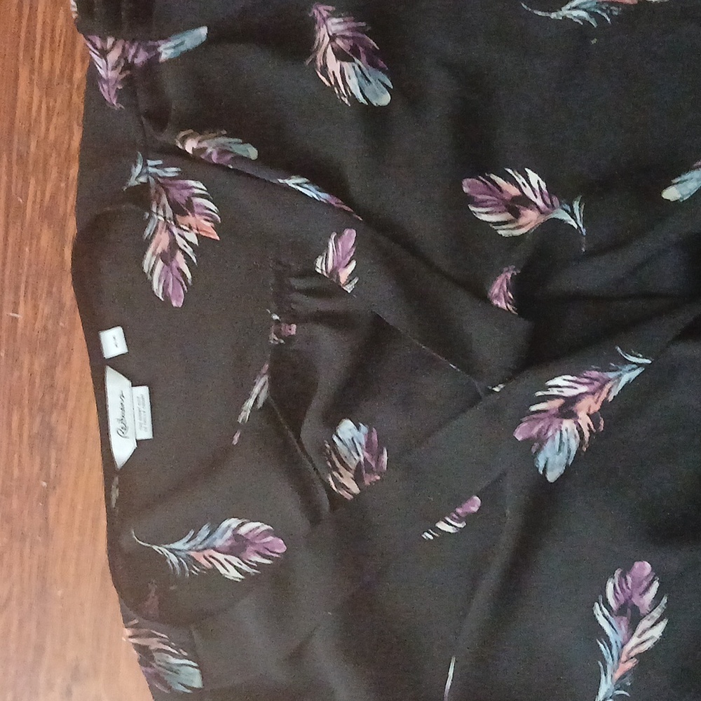 Feather print Reitmans blouse